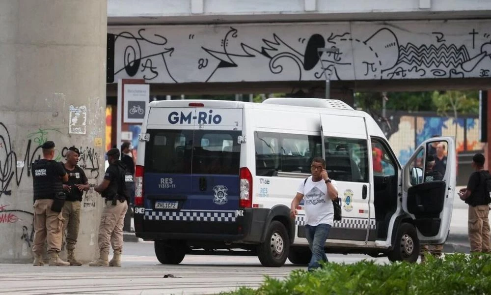 Βραζιλία: Ο ένοπλος που κρατούσε 17 ομήρους σε λεωφορείο παραδόθηκε (Βίντεο)